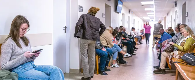 Zarządzający szpitalami na prowincji obawiają się, że jeśli lekarze obcokrajowcy nadal będą wykluczani z możliwości pracy w Polsce, może to zakończyć się zamykaniem szpitalnych oddziałów i przychodni. Przychodnia lekarska w Olsztynie, 1 października 2025 r. | fot. Eryk Stawiński/ REPORTER/East News