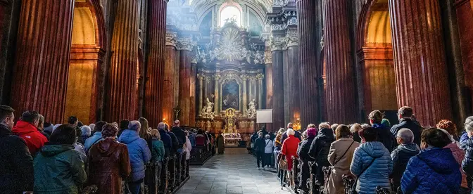 Reforma po Soborze Watykańskim II miała na celu zmianę sposobu uczestnictwa w liturgii – od strategii widza jak w teatrze po partycypację. Poznań, 8 marca 2026 r. | fot. Łukasz Gdak/East News