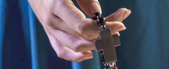 Aplikacja mobilna Click to Pray, zaprezentowana w Watykanie, działa w połączeniu z interaktywną bransoletką różańcową, pomagając użytkownikom śledzić postępy w modlitwie | Fot. Pope's Worldwide Prayer Network/East News