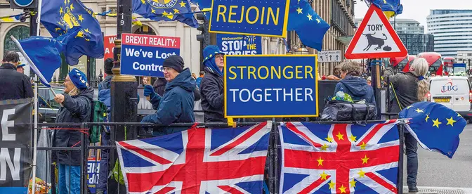 Na Wyspach już dawno dostrzeżono, że brexit przyniósł więcej strat niż korzyści. Na zdjęciu demonstracja zwolenników ponownego zbliżenia Wielkiej Brytanii z Unią Europejską, 31 stycznia 2024 r., w czwartą rocznicę wyjścia kraju ze struktur unijnych | Fot. Wiktor Szymanowicz/NurPhoto/East News