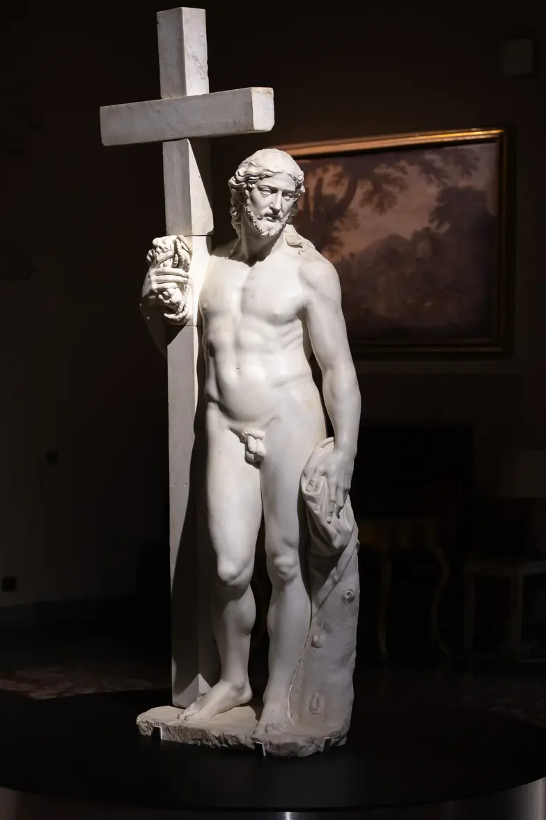 Zmartwychwstały Chrystus z Krzyżem, Michał Anioł Buonarroti, 1514–1516, pierwsza wersja ze skazą, wykończenie: anonimowy rzeźbiarz, XVII w. Fot. Wikimedia Commons